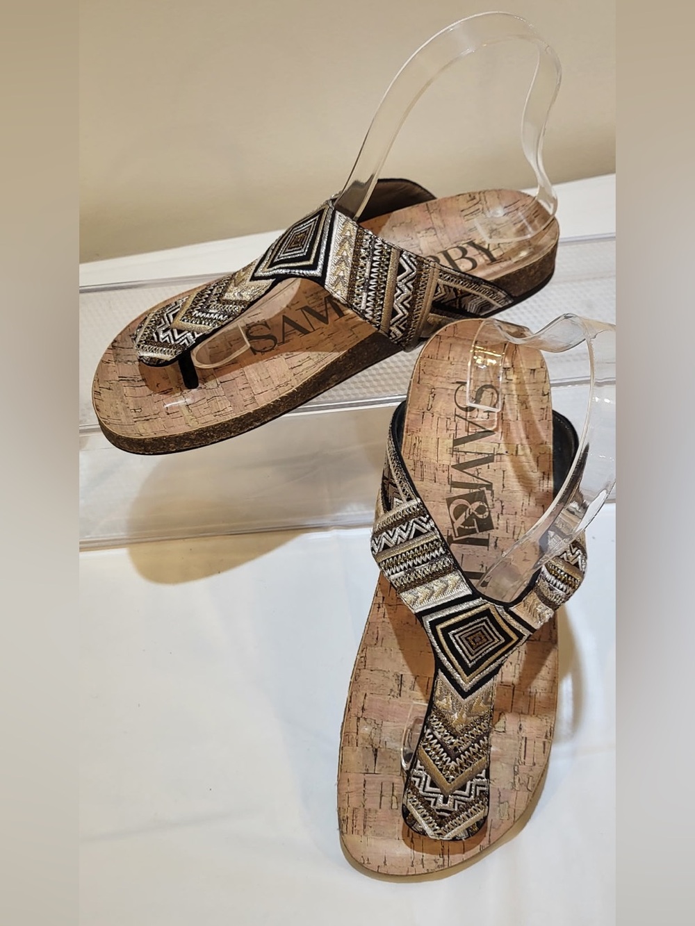 🔖Price Drop..SAM & LIBBY embroidered black and gold thong sandal
